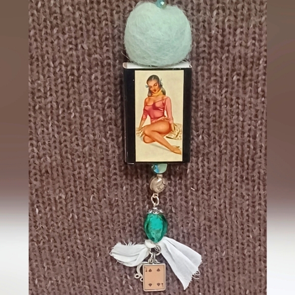 Handmade Necklace: - Picture 2 of 8